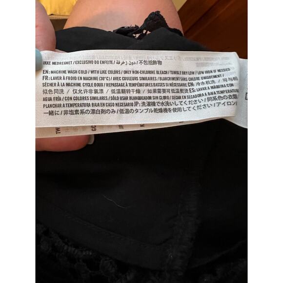 Abercrombie & Fitch Women's Crochet Lace Feminine High Neck Crop Top Black SZ S - Picture 12 of 12